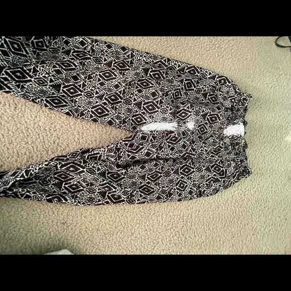 Women’s straight leg fun pants - Picture 2 of 3